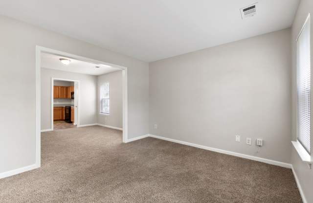 Spacious 4bed/2.5bath Home in Charlotte Gallery 3