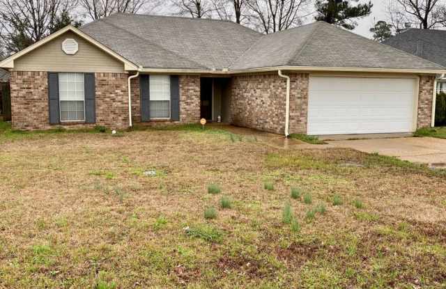 3 bed, 2 bath for rent in Brandon! - 303 Edgewater Branch Drive, Brandon, MS 39042