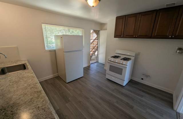 2-Bedroom Walkup Near Highland Hospital photos photos
