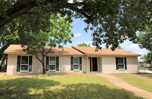 725 James Street - 725 James St, Azle, TX 76020