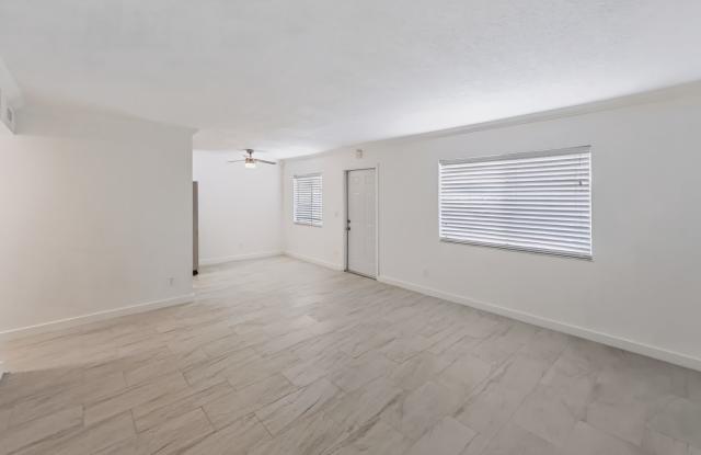** ABACO BAY ** 2 BED / 2 BATH CONDO - COMPLETELY RENOVATED! - BAYSHORE DISTRICT - ANNUAL RENTAL Gallery 3