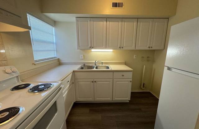 125 Newcastle Dr - 125 Newcastle Drive, Colonial Heights, VA 23834