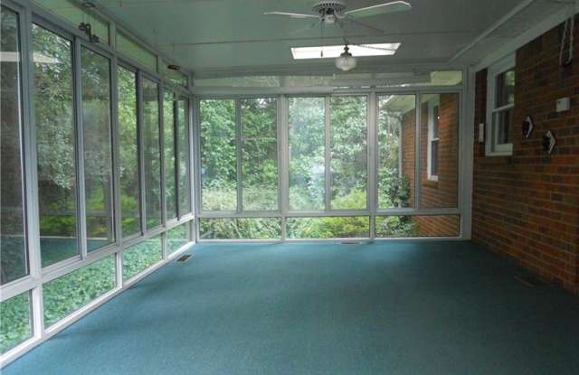 987 Worley Drive Gallery 4