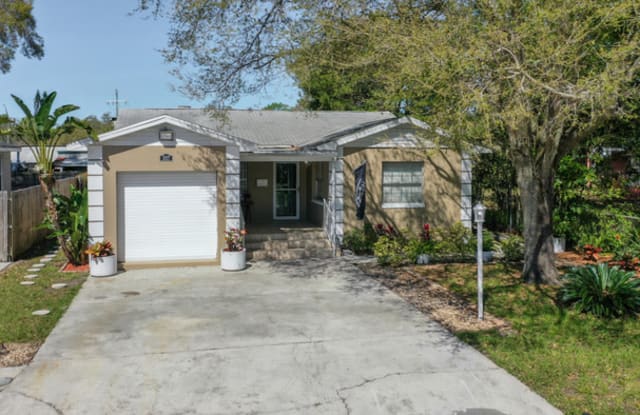 207 West Giddens Avenue - 207 West Giddens Avenue, Tampa, FL 33603
