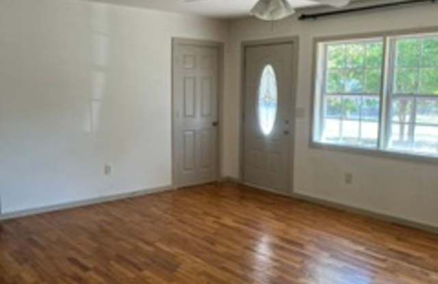 Two Bed/Two Bath Home, Large Lot , Carport and Detached Shop/Storage Bldg Gallery 3
