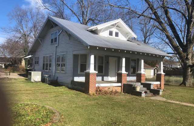 3 Bedrooms 1 Bath Gallery 1