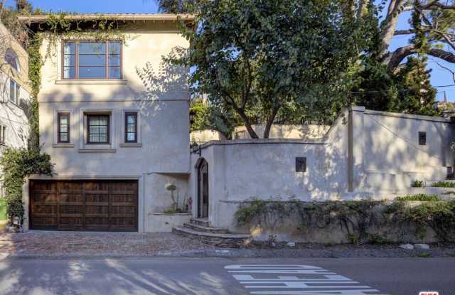 2880 Nichols Canyon Rd Gallery 3