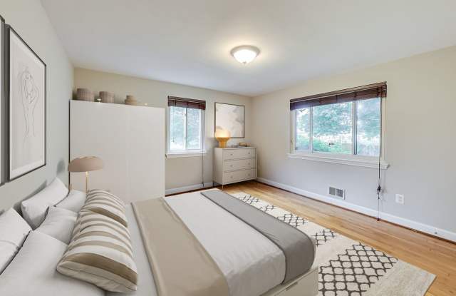 ONE LEVEL LIVING -- BETHESDA !!!  2Bed + 2.5 BA + Home Office / Fenced yard Gallery 4