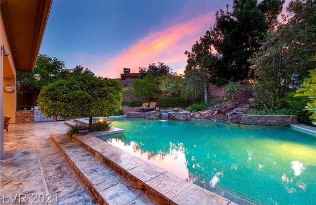 18 MISTY PEAKS Court Gallery 4
