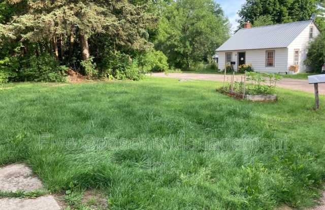 370 Riverside Avenue Gallery 3