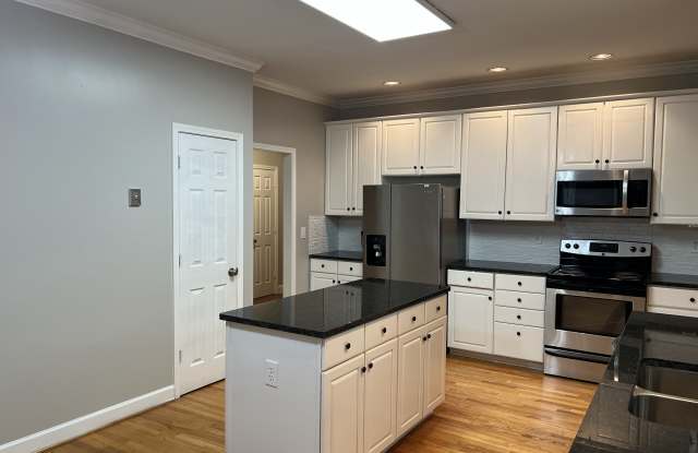 601 Southdale Cir Gallery 4