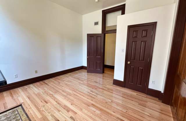1607 Sarah Street - 1 Gallery 4