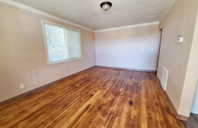 Quaint 2 bedroom 1 Bathroom Duplex Gallery 4