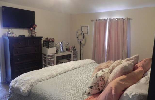2512 Merle Dr Gallery 2