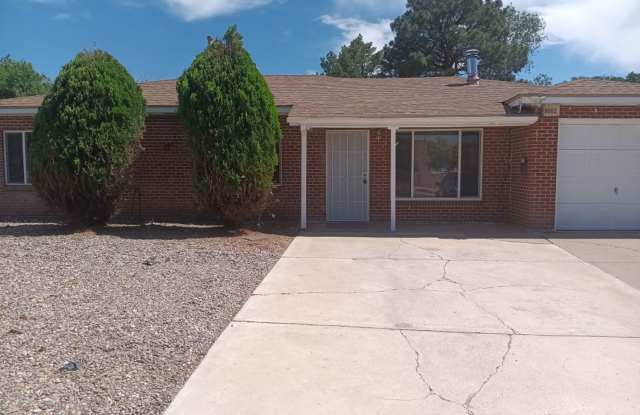 3 Bedroom 2 Bathroom Home located in Northeast Heights!! Gallery 1