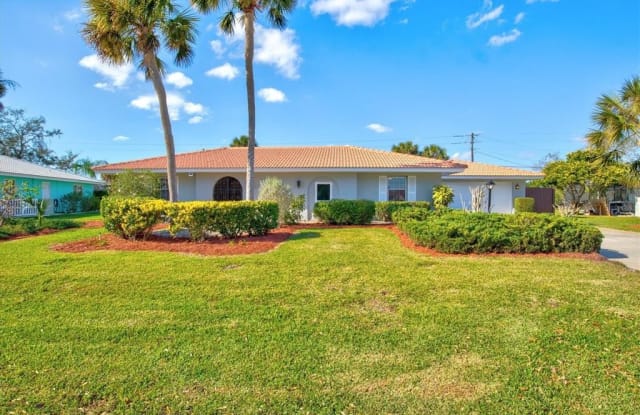 425 N ROSSETTI DRIVE - 425 North Rossetti Drive, Laurel, FL 34275