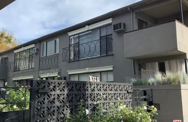 9725 Charleville Blvd - 9725 Charleville Boulevard, Beverly Hills, CA 90212