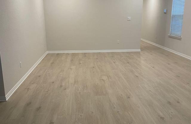 185 Grey Slate Avenue Gallery 4