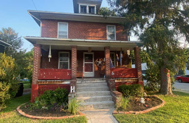 1100 College Avenue Gallery 1