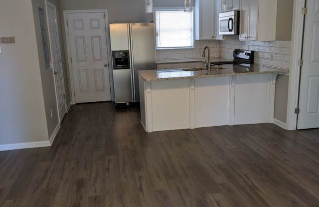 2 Bed, 2 Bath on N. Donahue Gallery 1