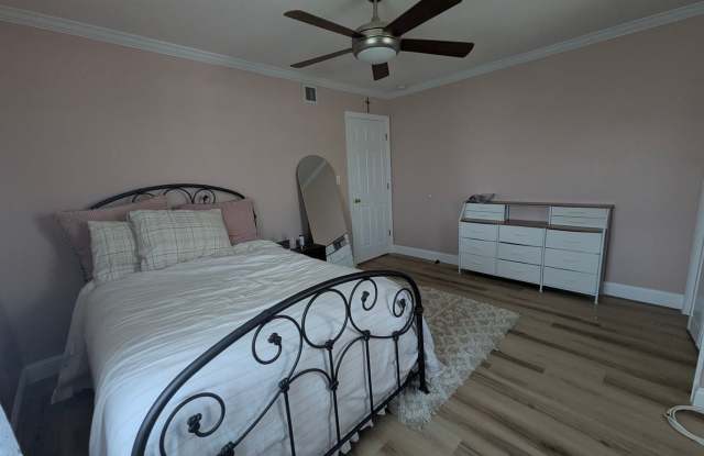 Renovated 1-Bedroom Apartment with Water Views, Private Entrance & Utilities Included Gallery 4