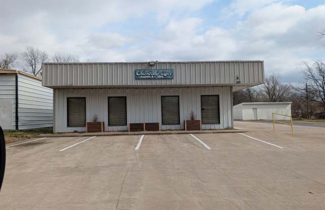 Office/Retail Commercial Space in Pryor photos photos