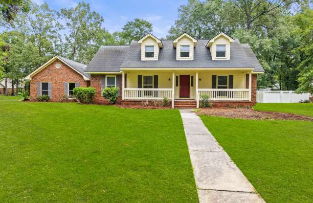 Renovated Home on Large Corner Lot in Coveted Strathy Hall photos photos