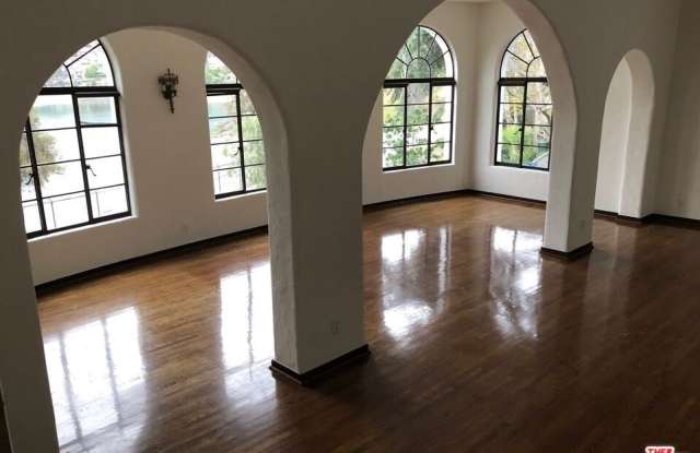 2000 Balmer Dr Gallery 3