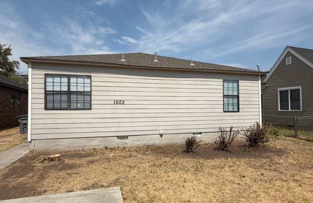 1503 NW Columbia- hot new listing! Gallery 1
