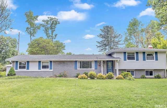 Available Now. Lovely tri-level home in Grandview Hills on Bloomington’s east side! Gallery 1