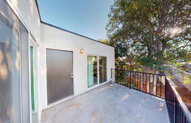 Updated 3 Bed / 2 Bath on Ewing! (Lease out, pending signatures. Check back in a few days!) Gallery 2