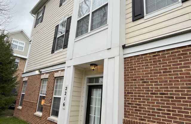Sizable End Unit Townhome in Wheaton w/ 2 Car Garage! photos photos