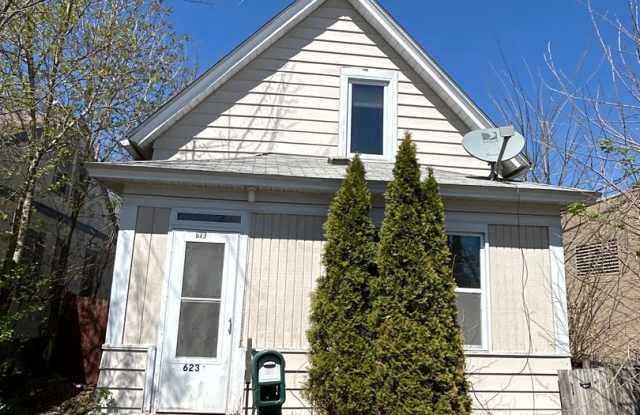 Spacious 3 bedroom 1 Bathroom House Available May 1st! photos photos