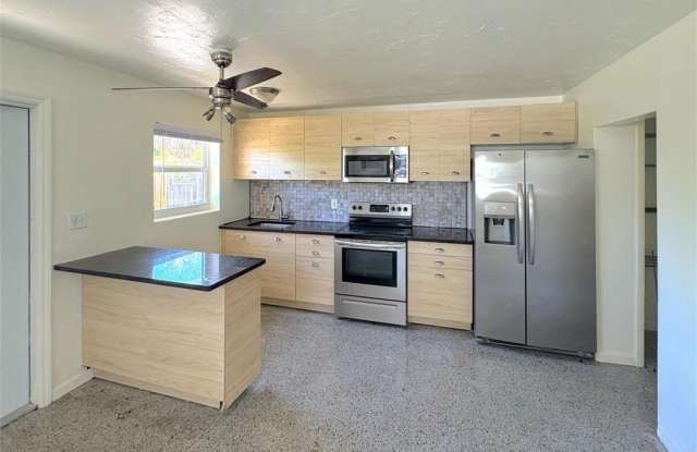1219 NE 5TH Terrace Gallery 1