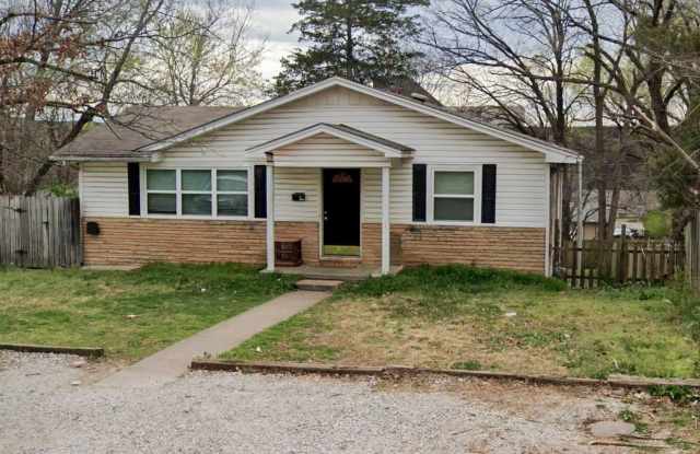 Charming 3 bedroom, 1 bathroom home located in Fayetteville, AR photos photos