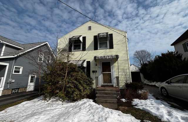 Charming Single Family Home for Rent - Excellent Grove City Location! - 429 West Poplar Street, Grove City, PA 16127