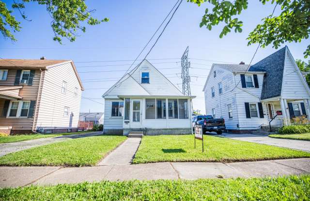 Very Cute Three Bedroom Home with Loft and Central Air! Gallery 1