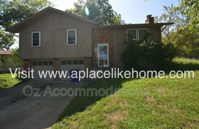 602 NE Park Dr - 602 Northeast Park Drive, Lee's Summit, MO 64086