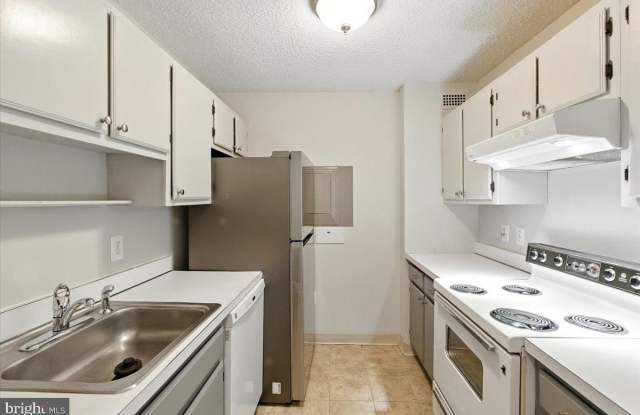 200 N PICKETT STREET photos photos