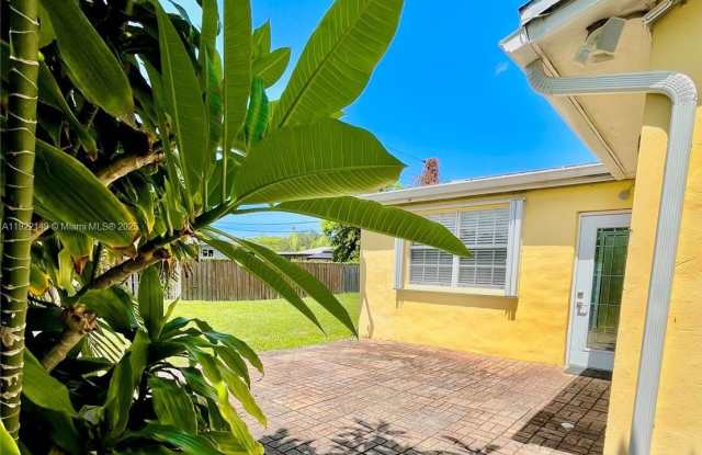 6815 NW 14th St - 6815 Northwest 14th Street, Plantation, FL 33313