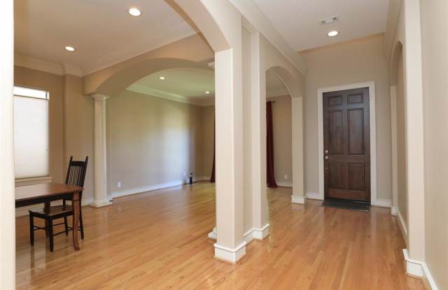 4309 CYNTHIA Gallery 3