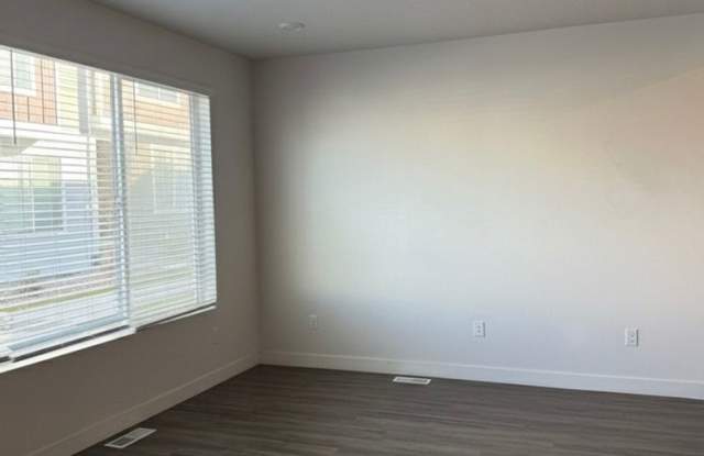 $1,000 Move-In Credit - Move-In Ready 3-Bedroom Bluffdale Townhome with Private Side Yard Gallery 3