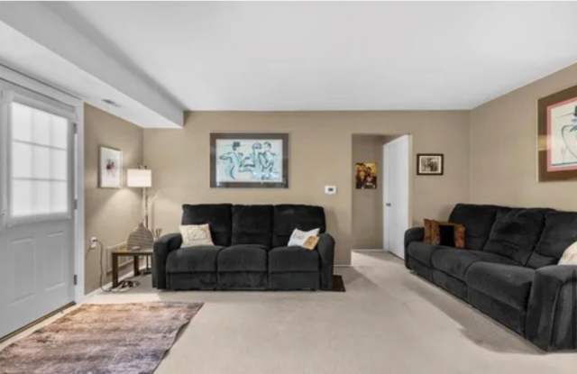 1 BED RM CONDO - FARMINGTON HILLS Gallery 3
