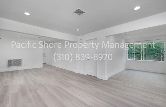 Remodeled 2-Bedroom, 2-Bath Home in Venice with Garage & Fenced Yard Gallery 1