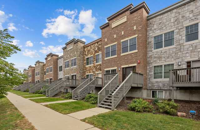 Fully Furnished Townhome Blocks Away From Downtown photos photos