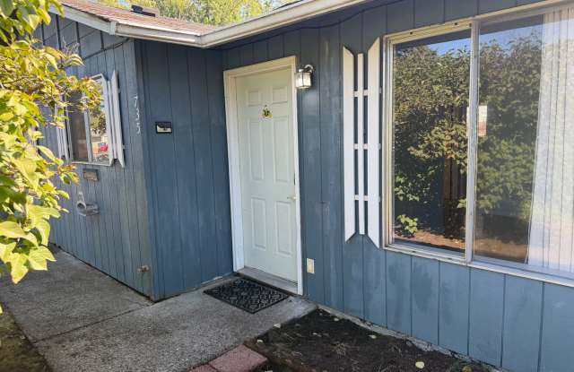 Updated 2-bedroom 1 bath duplex in Springfield! Gallery 3