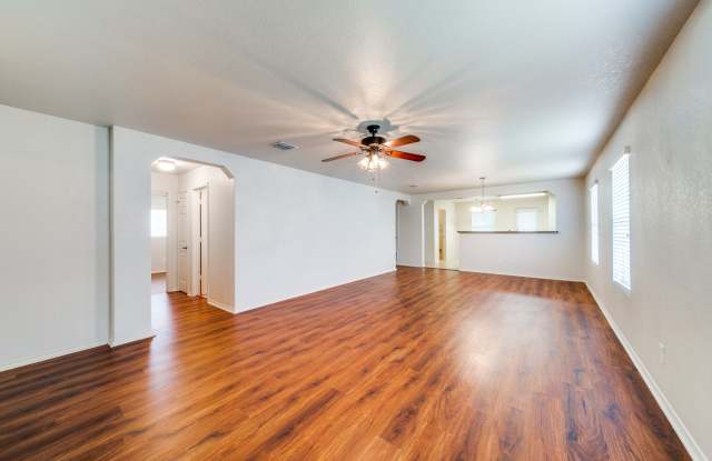 Charming 3-Bedroom Home in Selma | No Carpet | Covered Patio | Near Randolph AFB Gallery 3