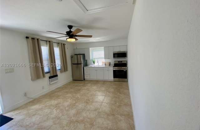 1112 N 61st Ter Gallery 3