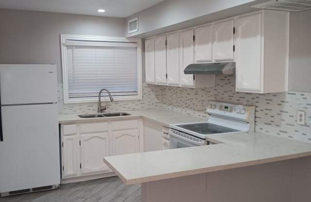 ADORABLE 1 BED/1 BATH/ 1 CAR photos photos