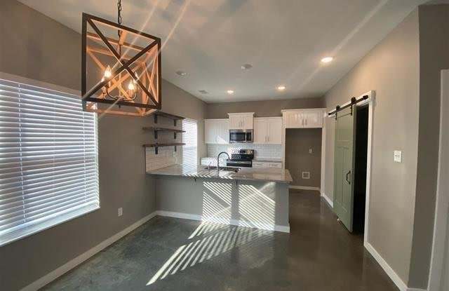 421 S Main Gallery 4